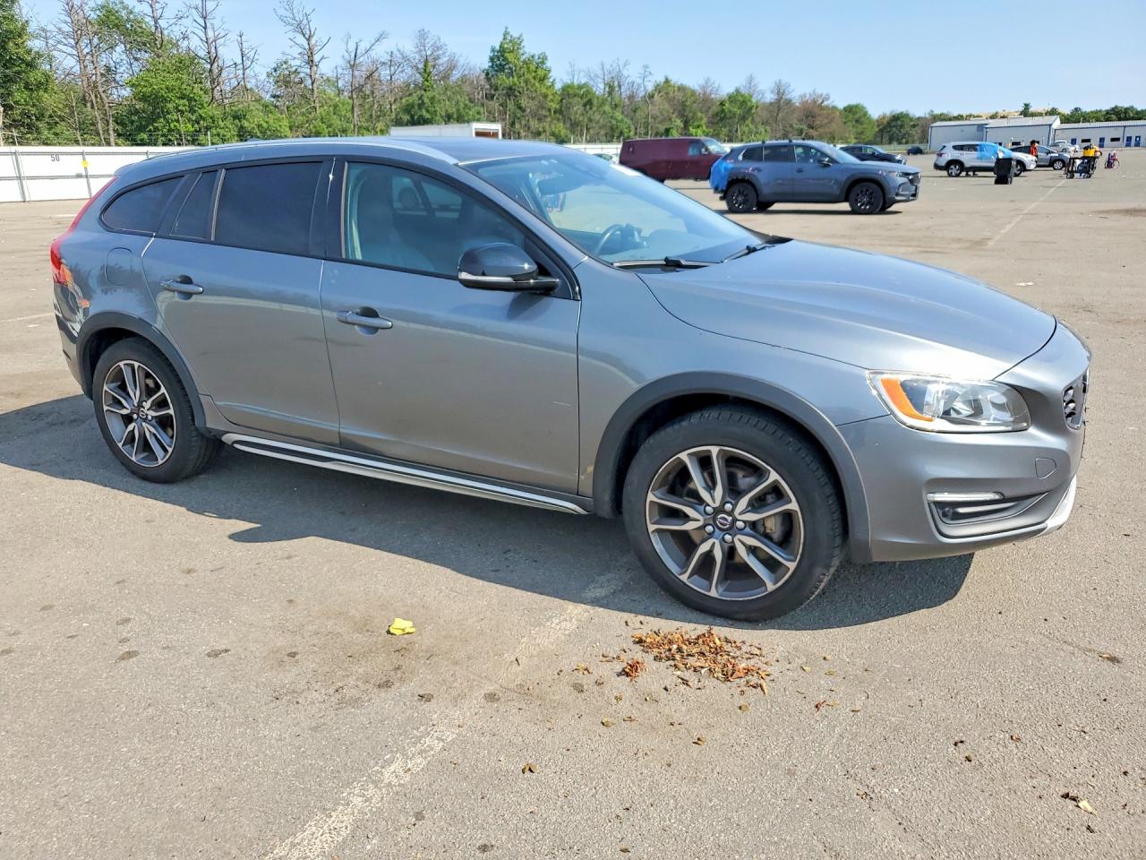 2016 VOLVO V60