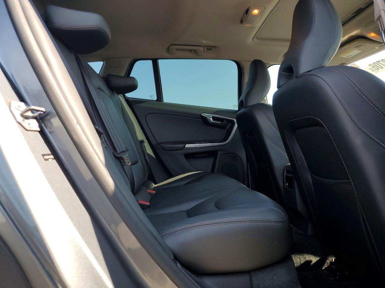 2016 VOLVO V60