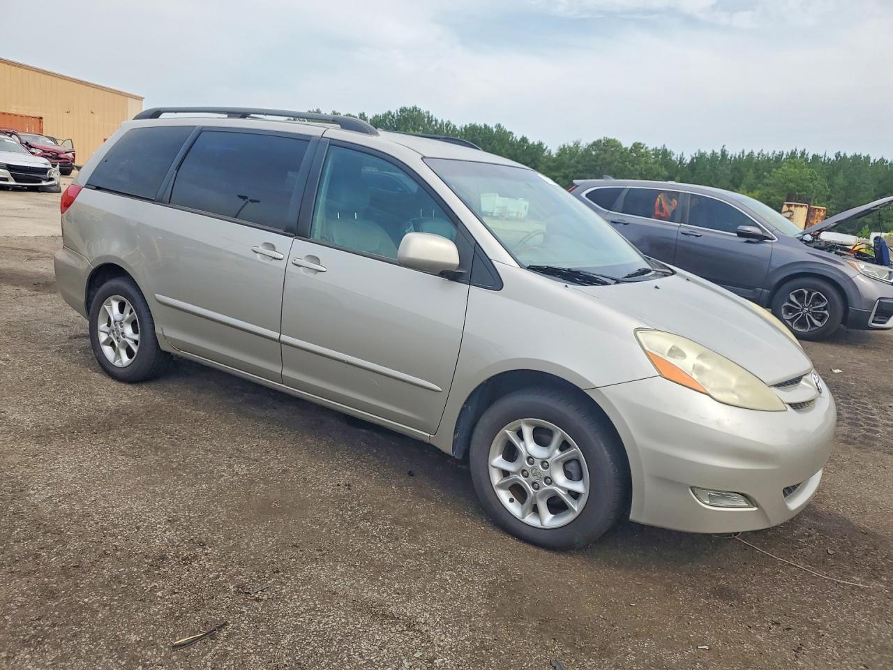 2006 TOYOTA SIENNA