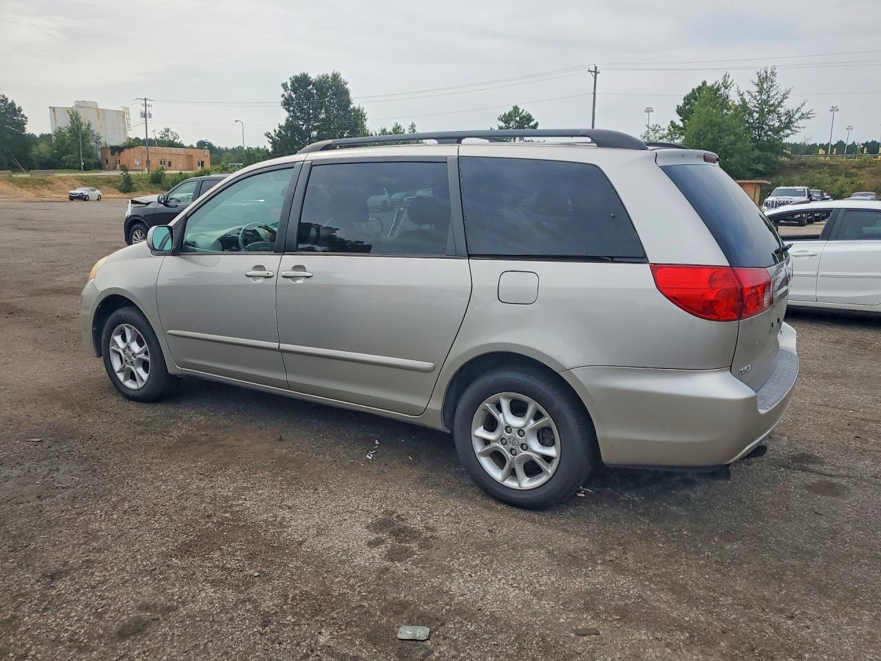 2006 TOYOTA SIENNA