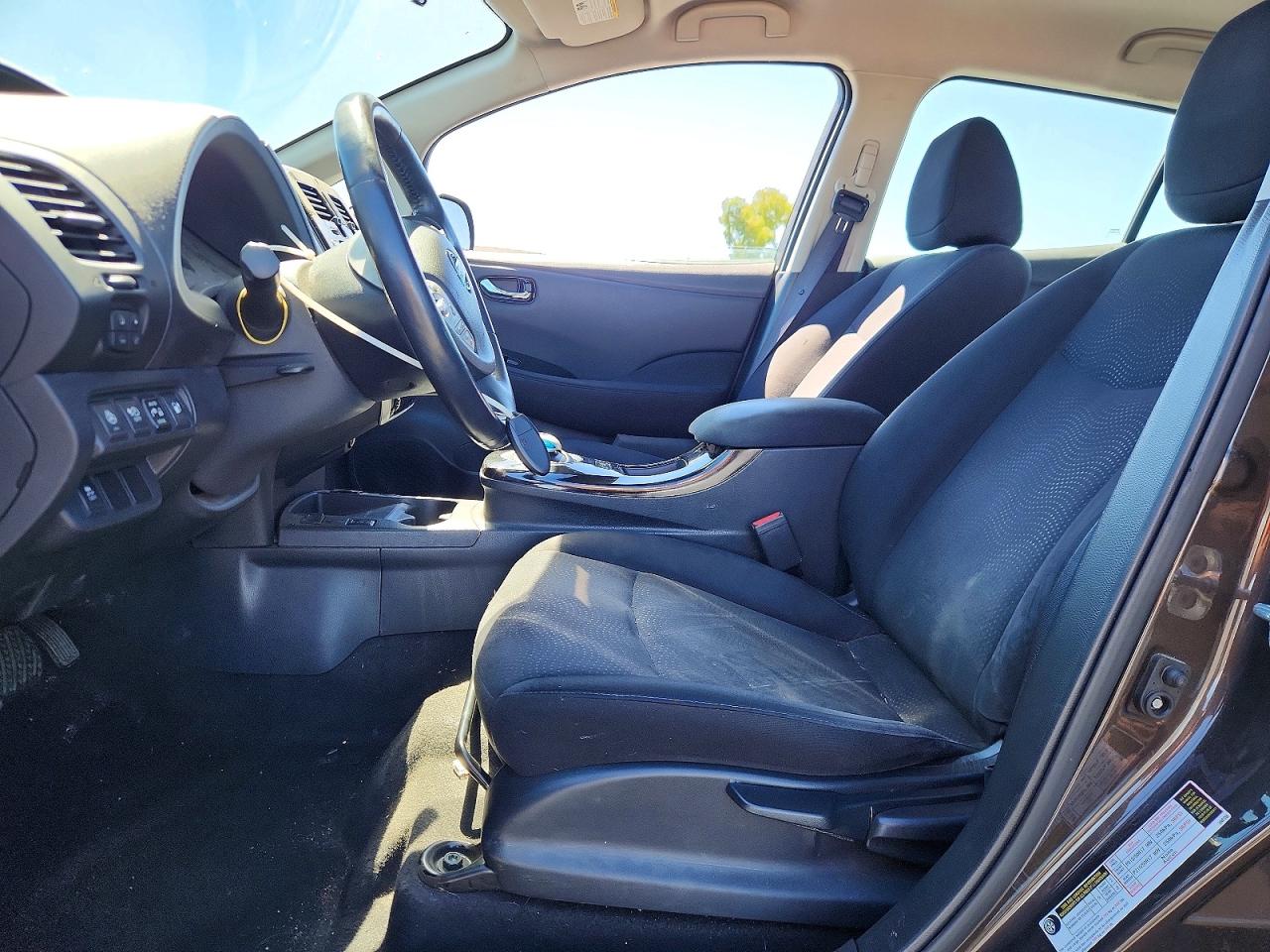 2017 NISSAN LEAF