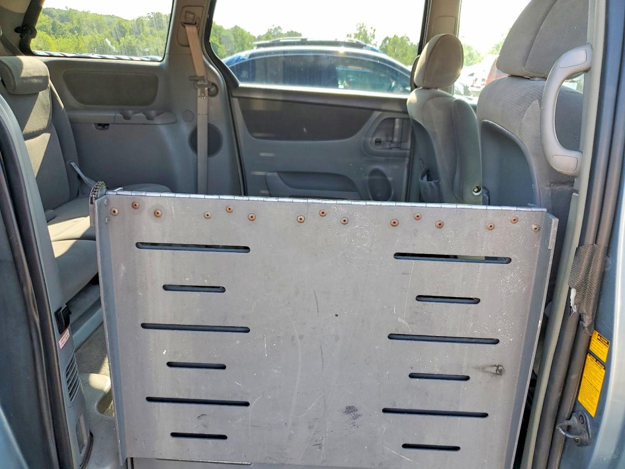 2005 TOYOTA SIENNA