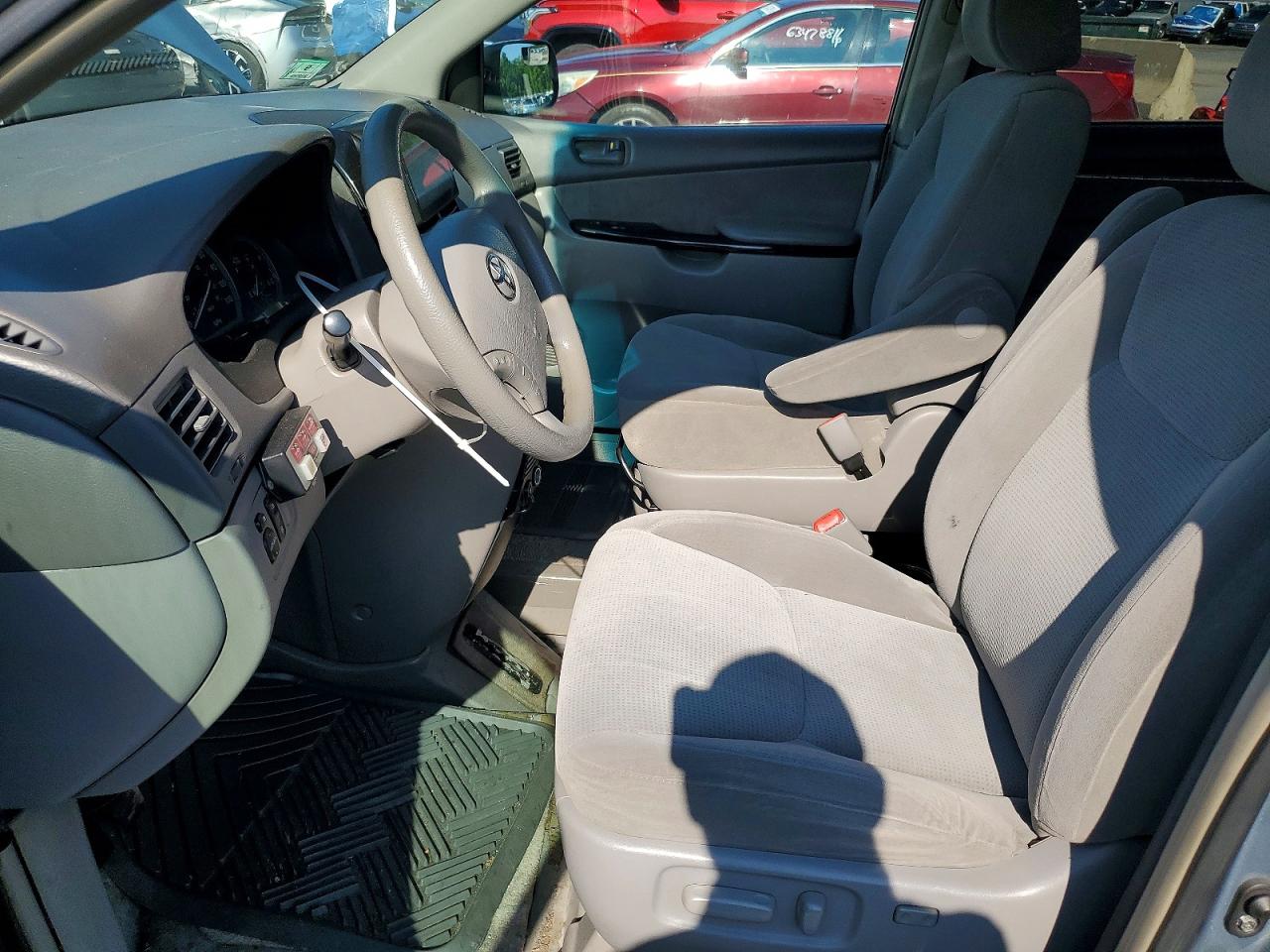 2005 TOYOTA SIENNA