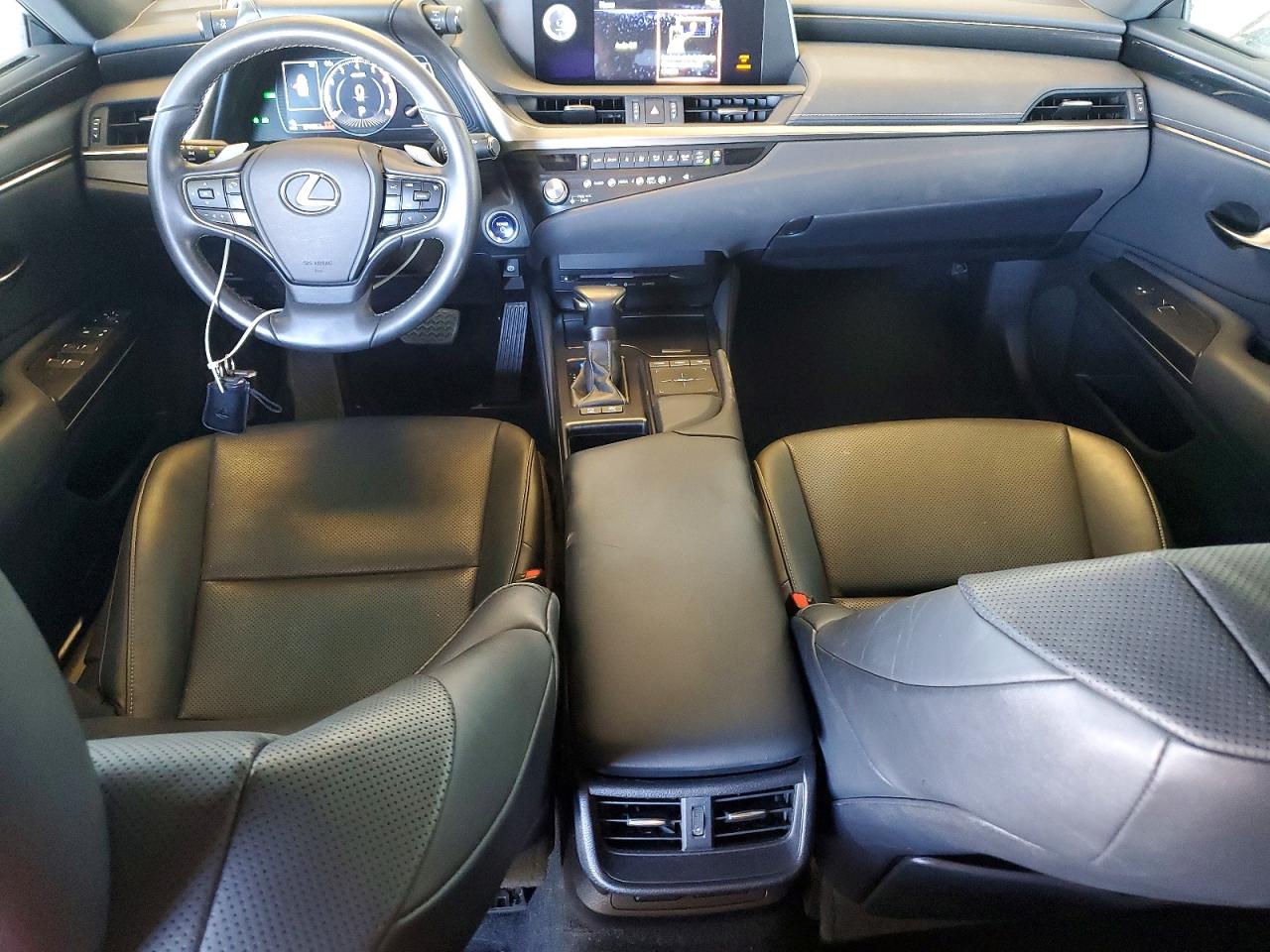 2021 LEXUS ES300