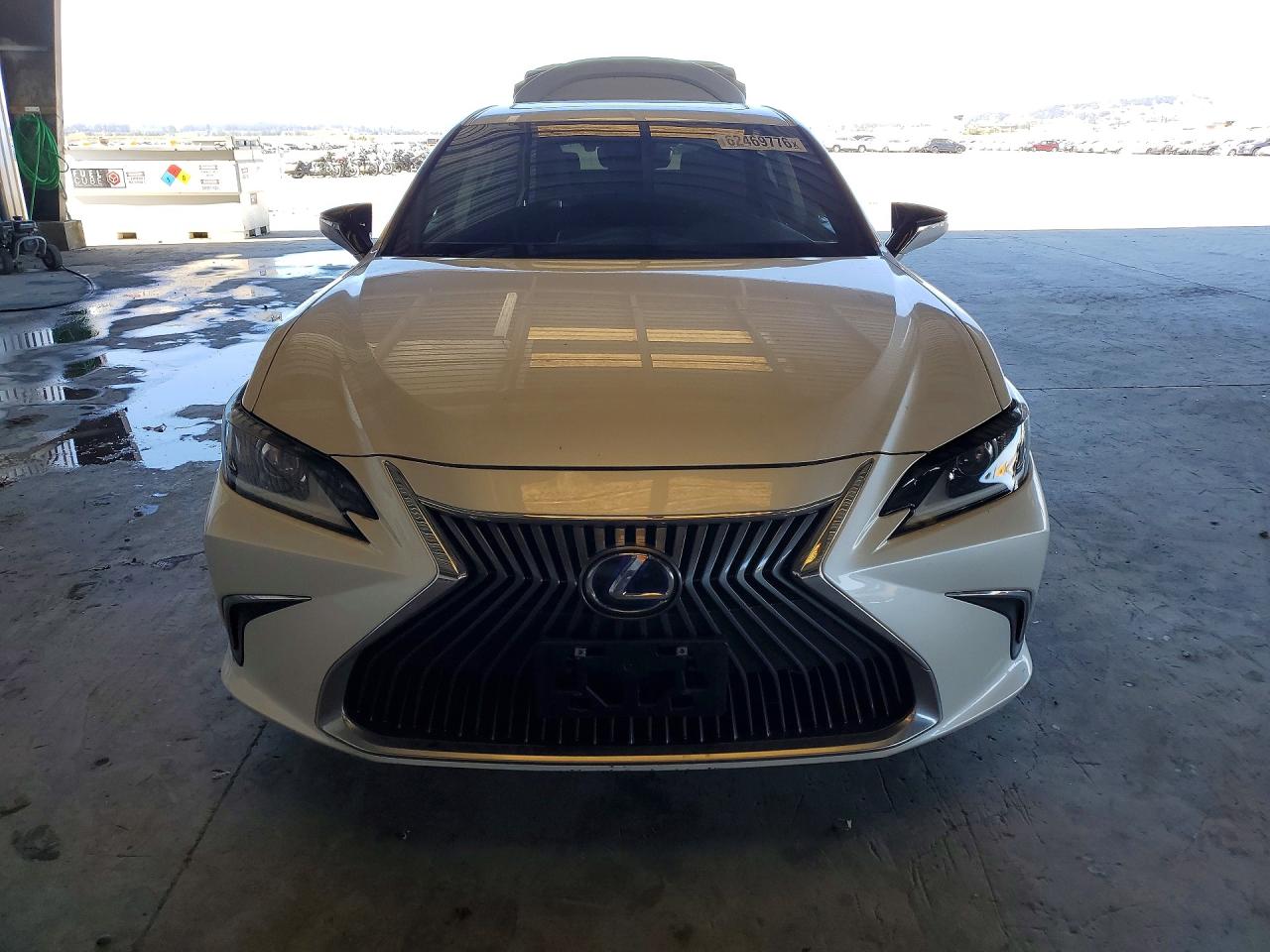 2021 LEXUS ES300