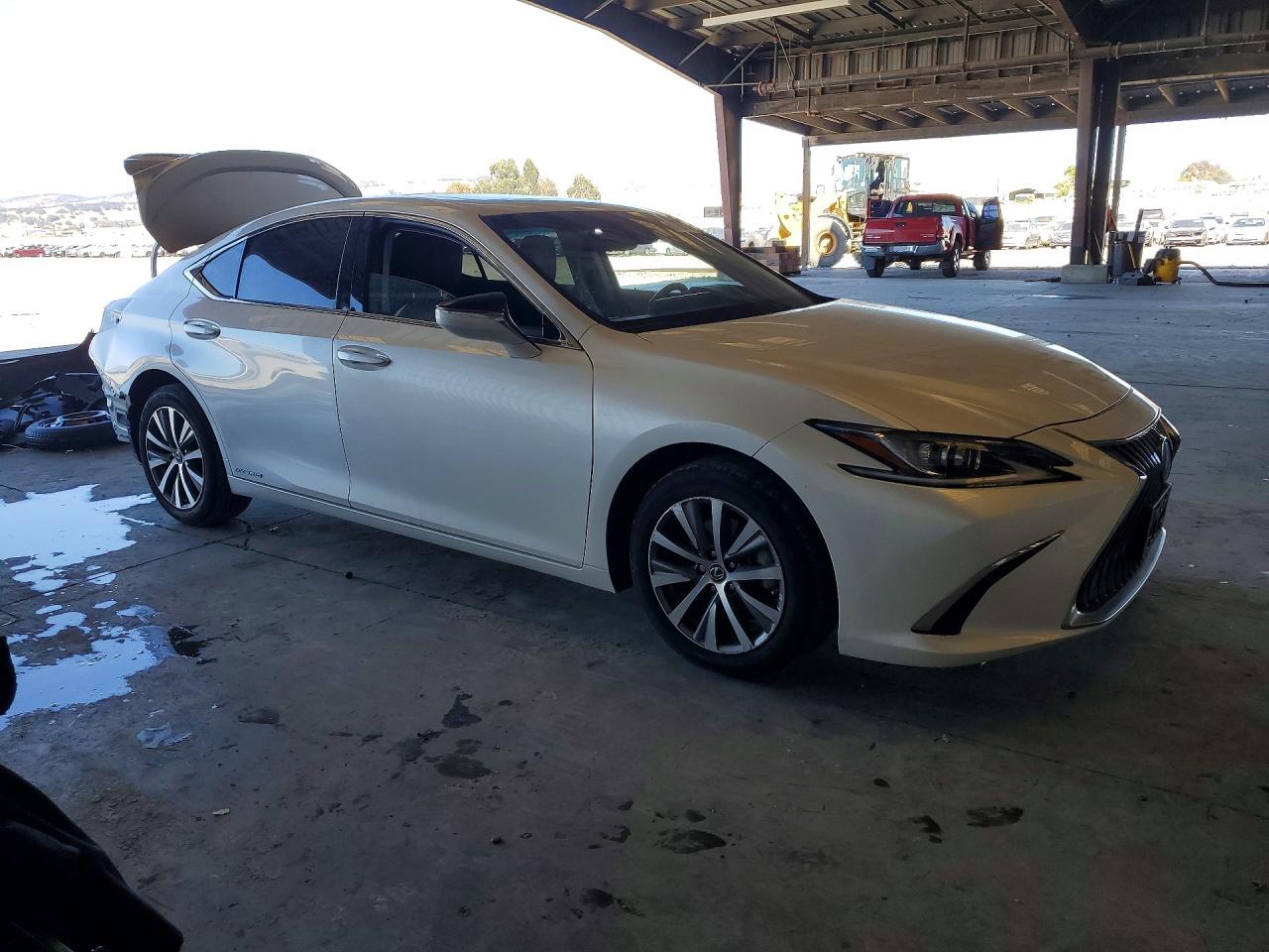 2021 LEXUS ES300
