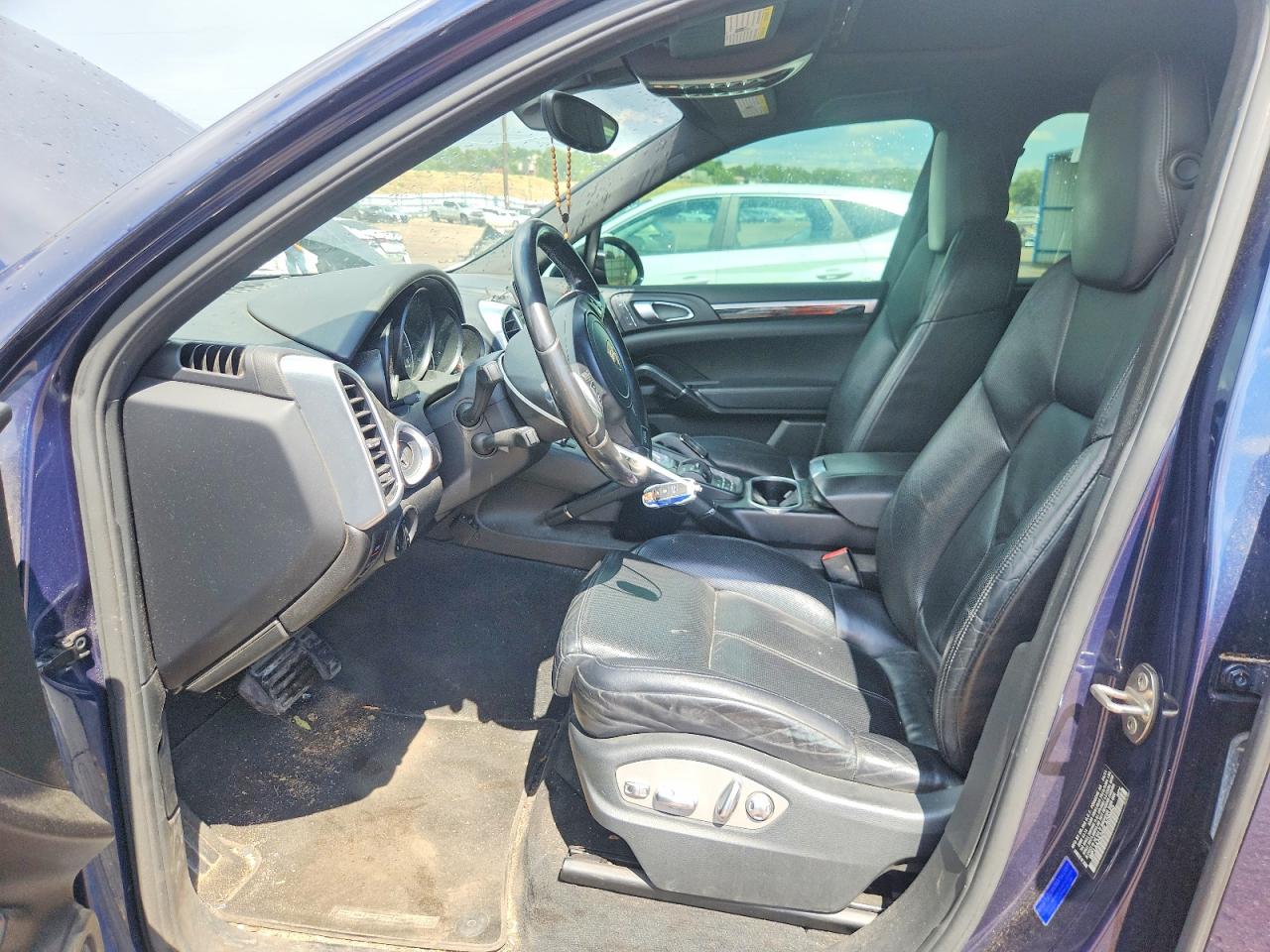 2011 PORSCHE CAYENNE