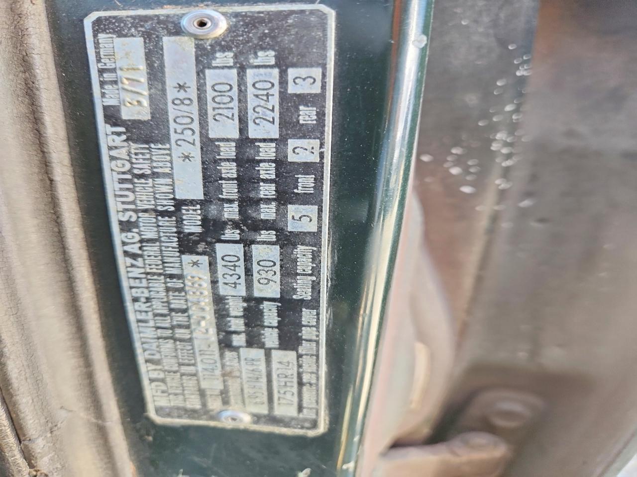 1971 MERCEDES-BENZ 250