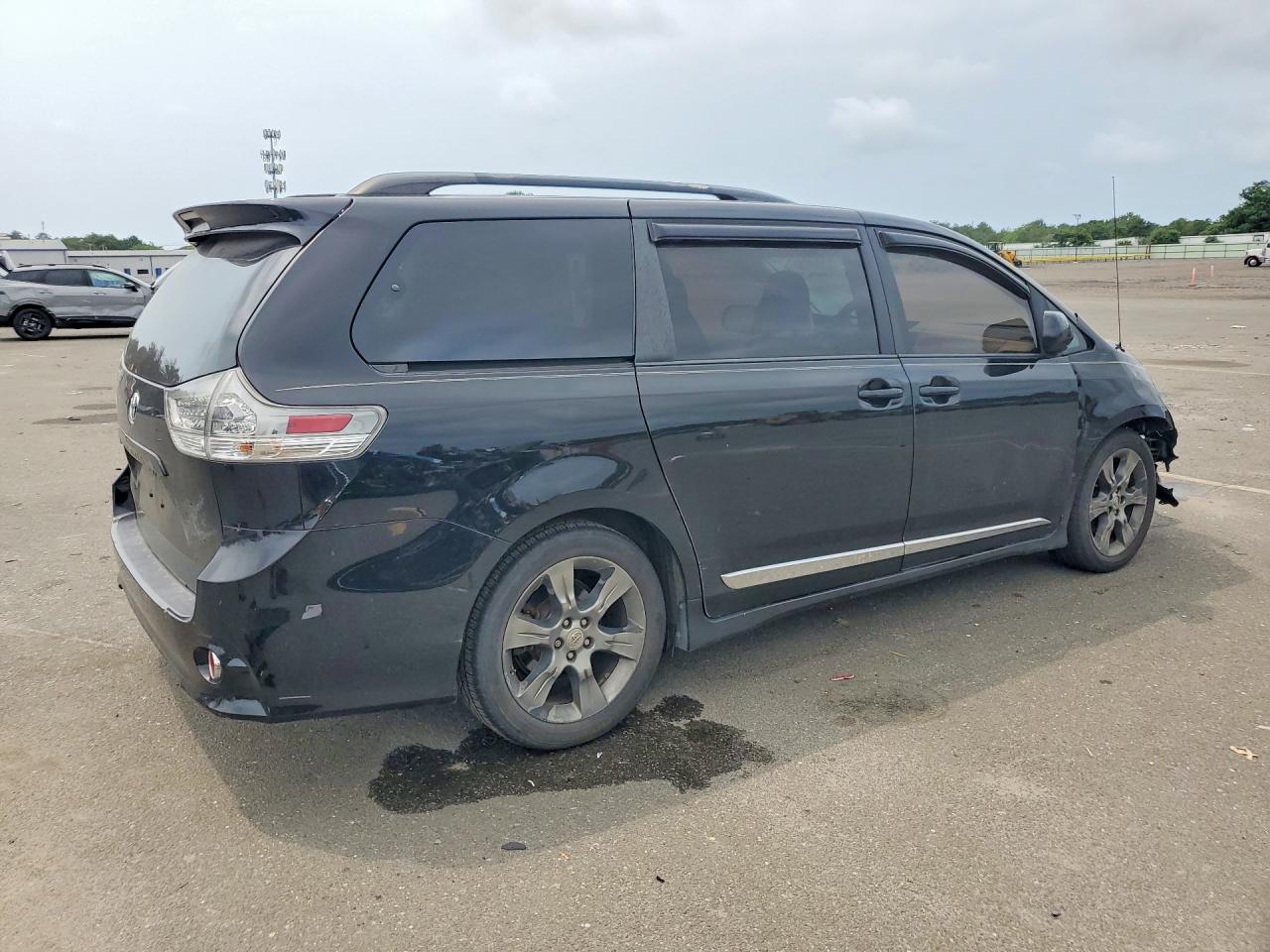 2012 TOYOTA SIENNA