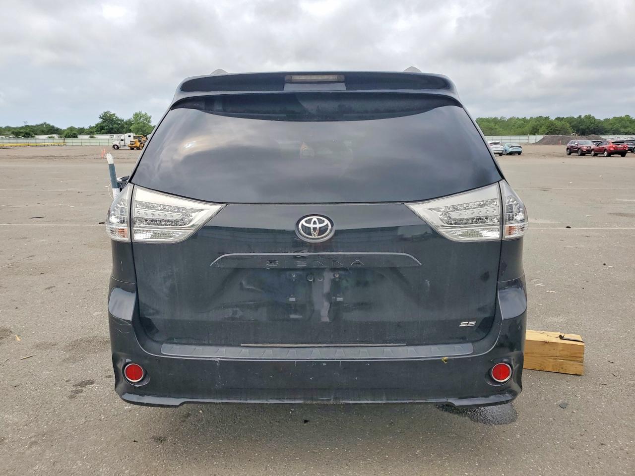 2012 TOYOTA SIENNA