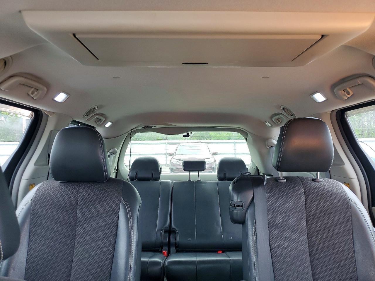 2012 TOYOTA SIENNA