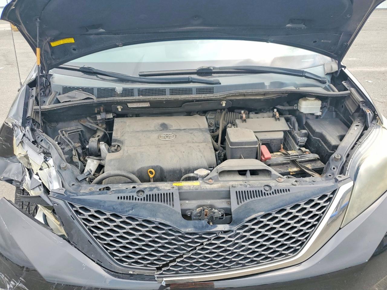 2012 TOYOTA SIENNA