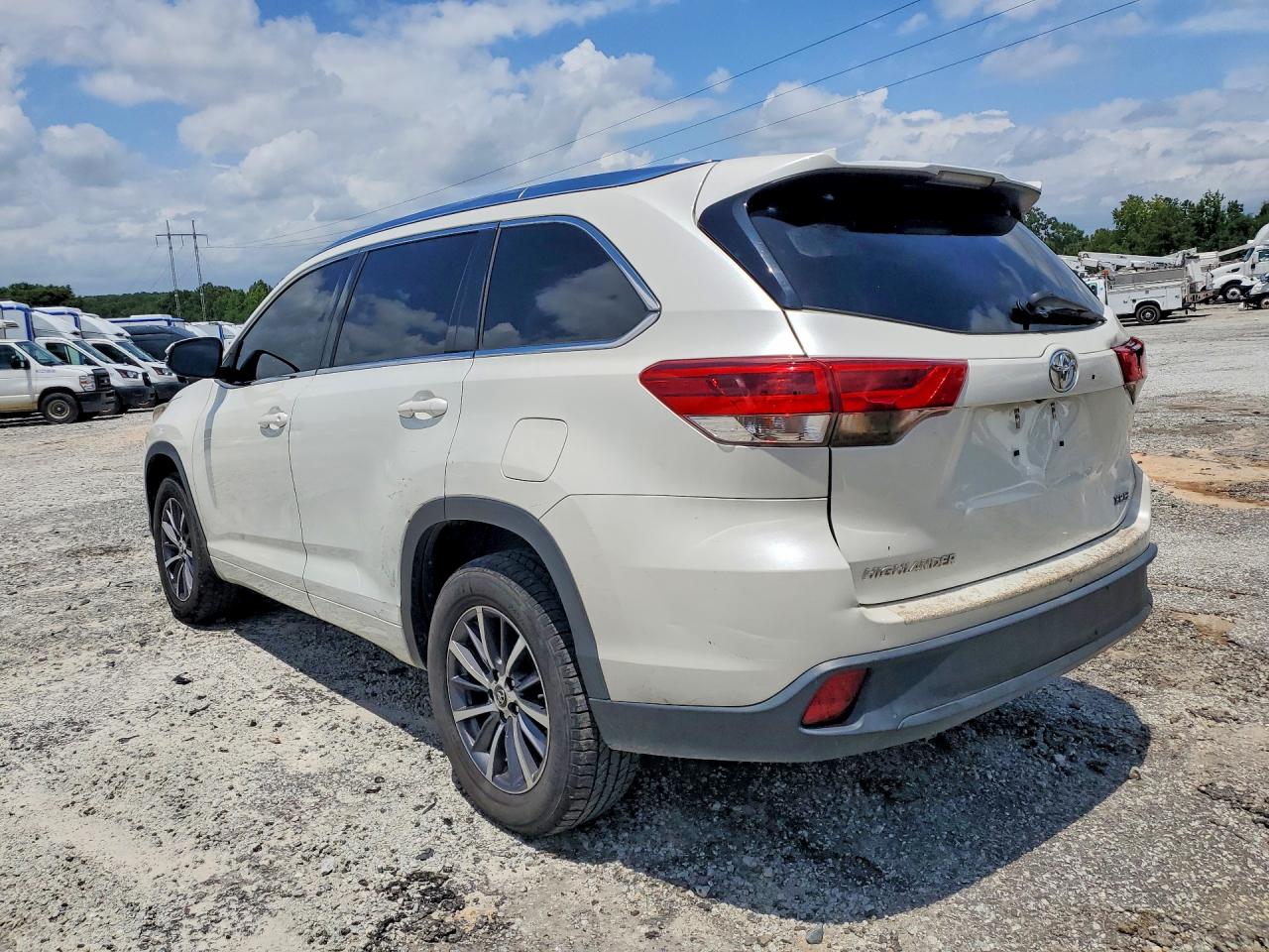 2017 TOYOTA HIGHLANDER