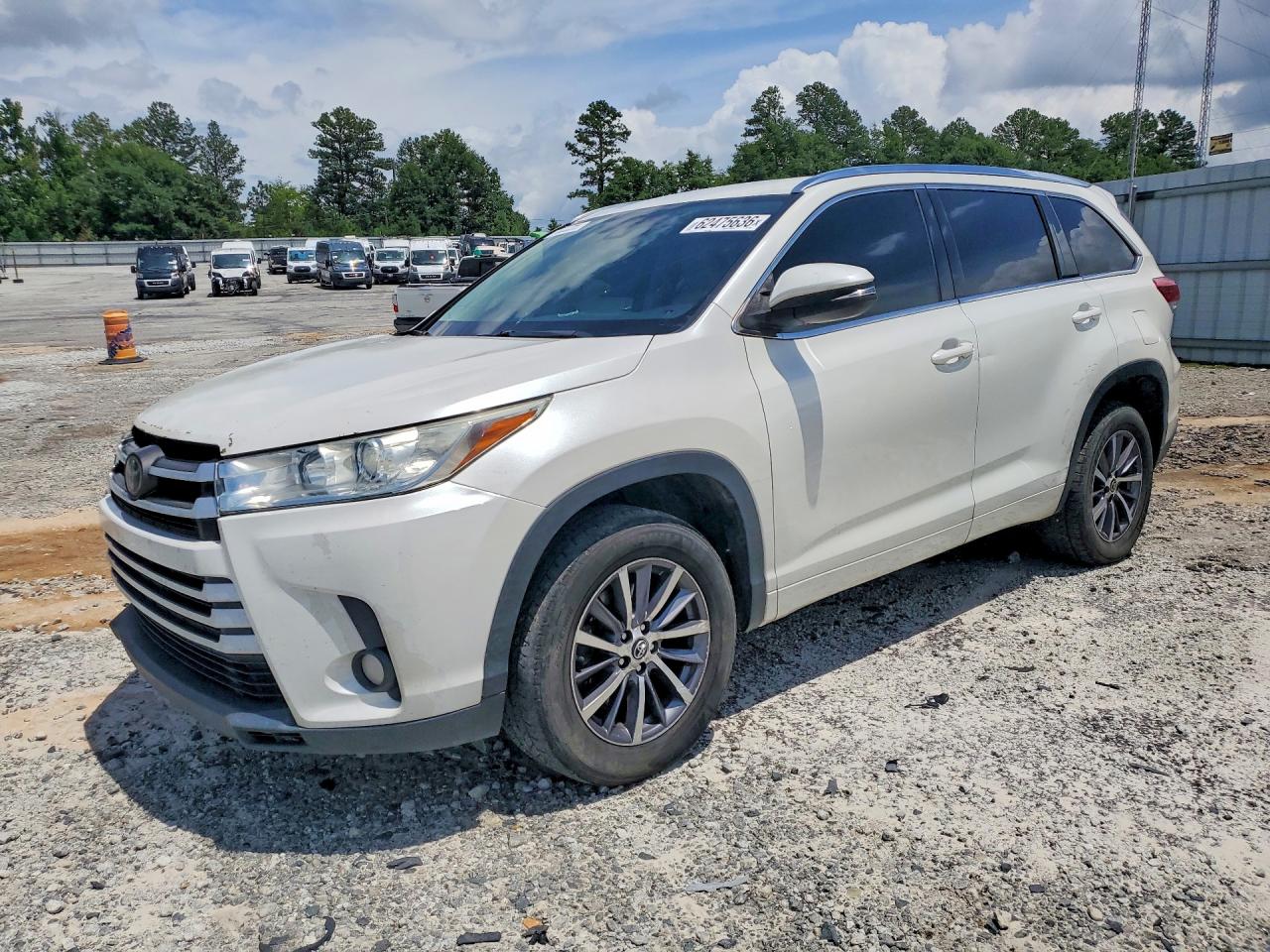 2017 TOYOTA HIGHLANDER