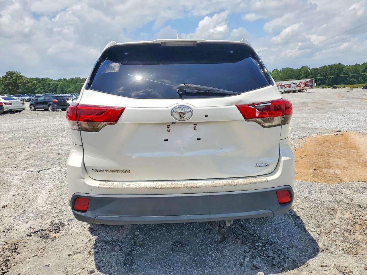 2017 TOYOTA HIGHLANDER