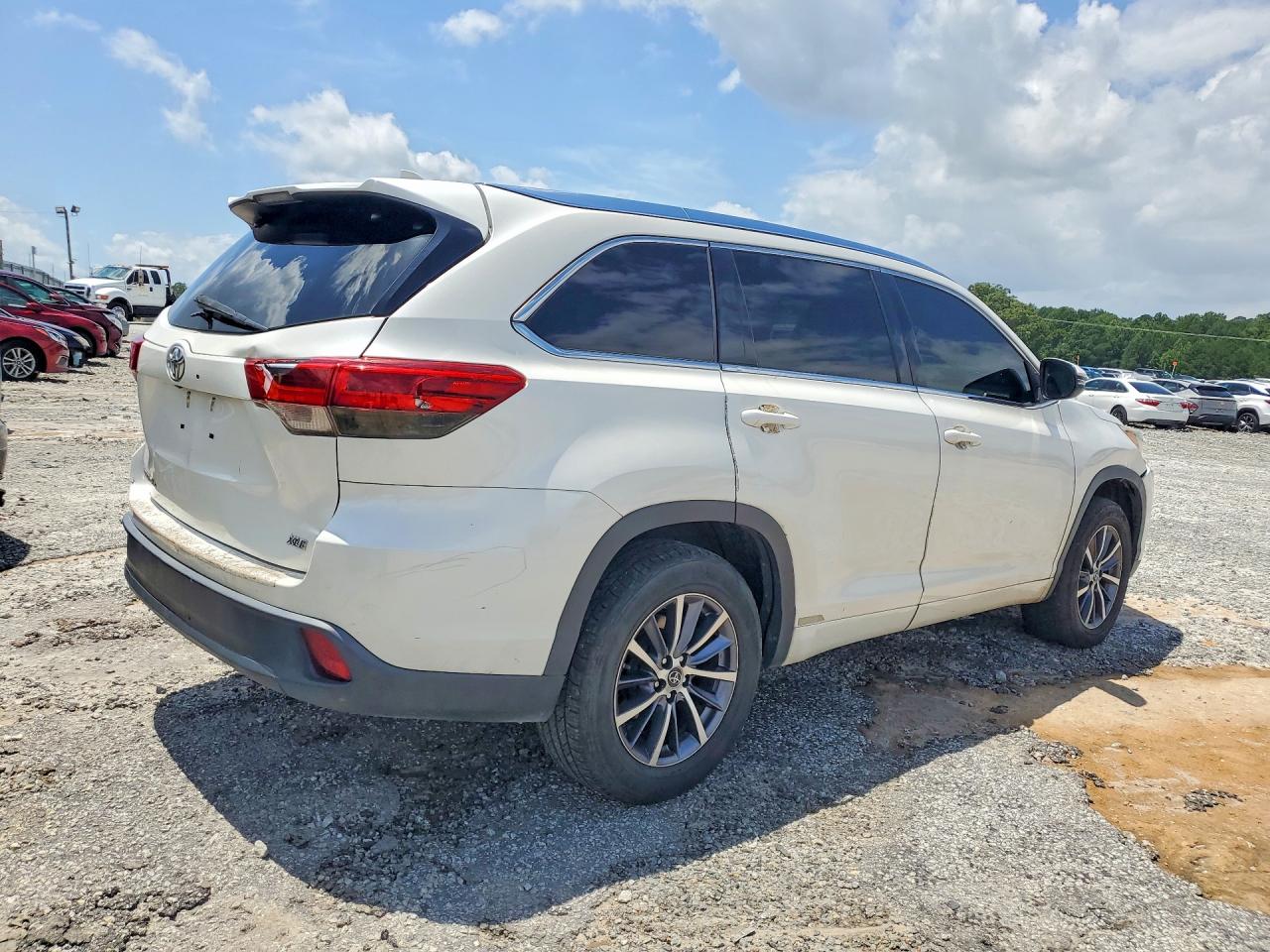 2017 TOYOTA HIGHLANDER