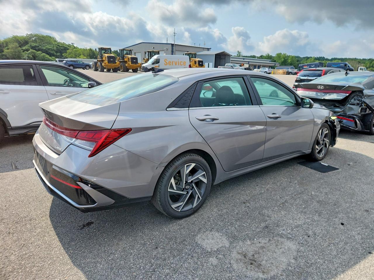 2024 HYUNDAI ELANTRA