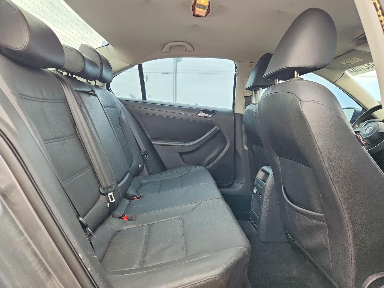 2011 VOLKSWAGEN JETTA