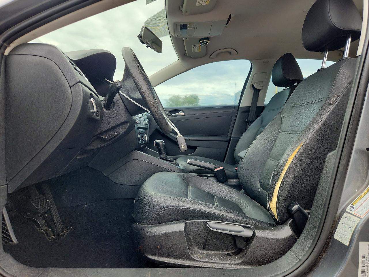 2011 VOLKSWAGEN JETTA