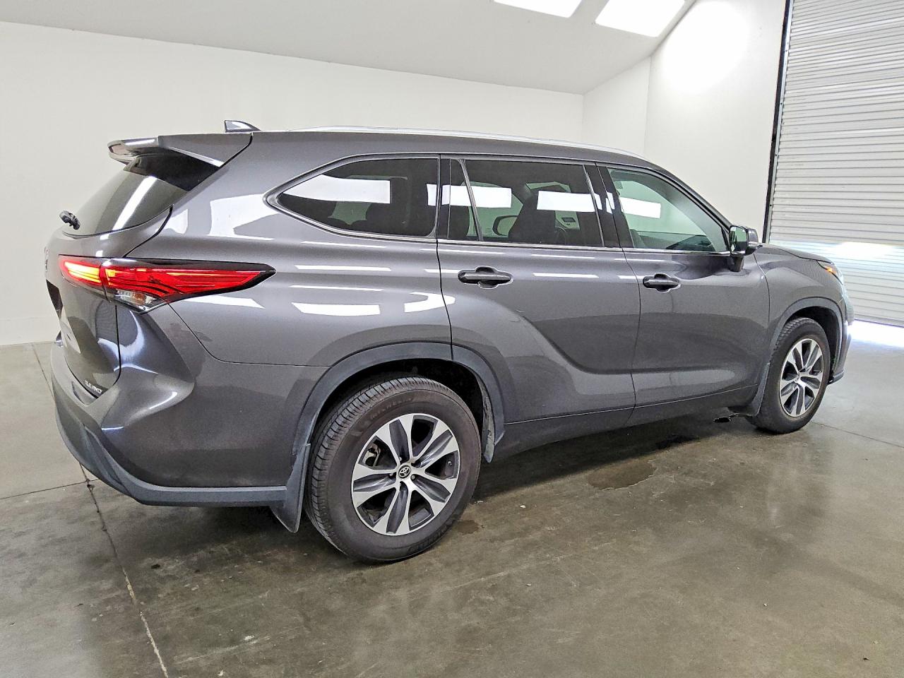 2022 TOYOTA HIGHLANDER