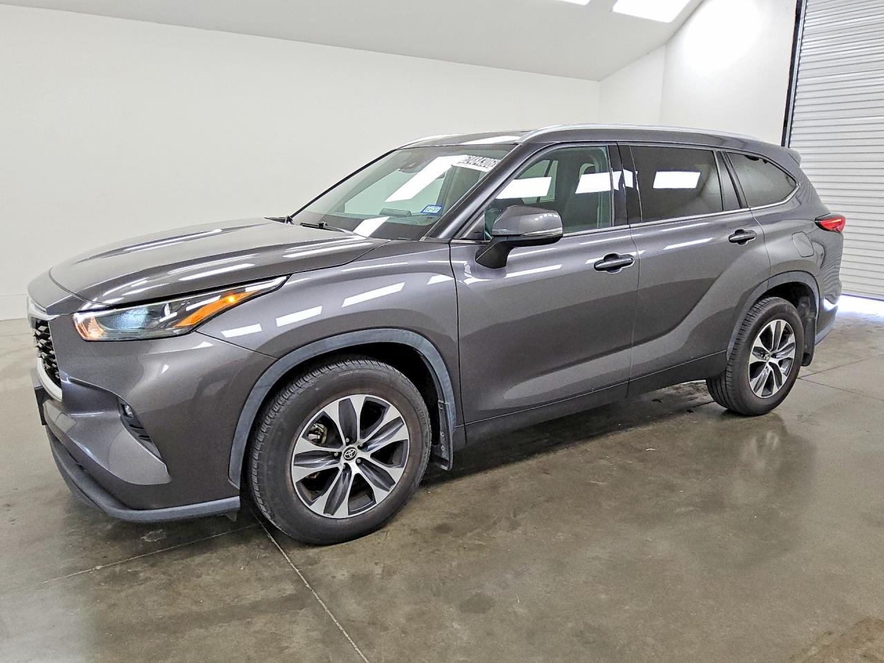 2022 TOYOTA HIGHLANDER