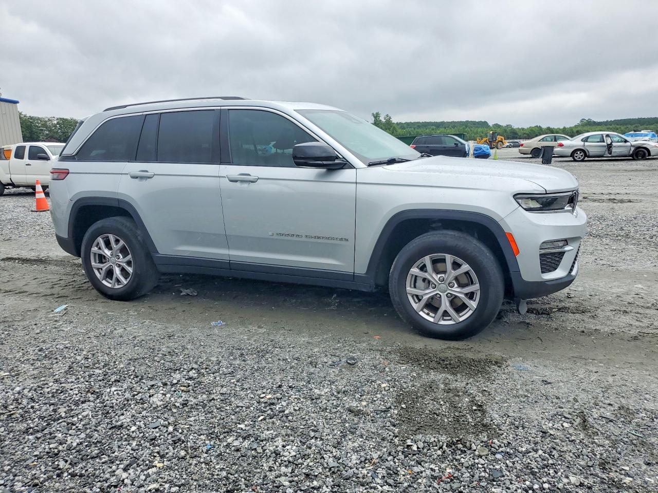 2022 JEEP CHEROKEE