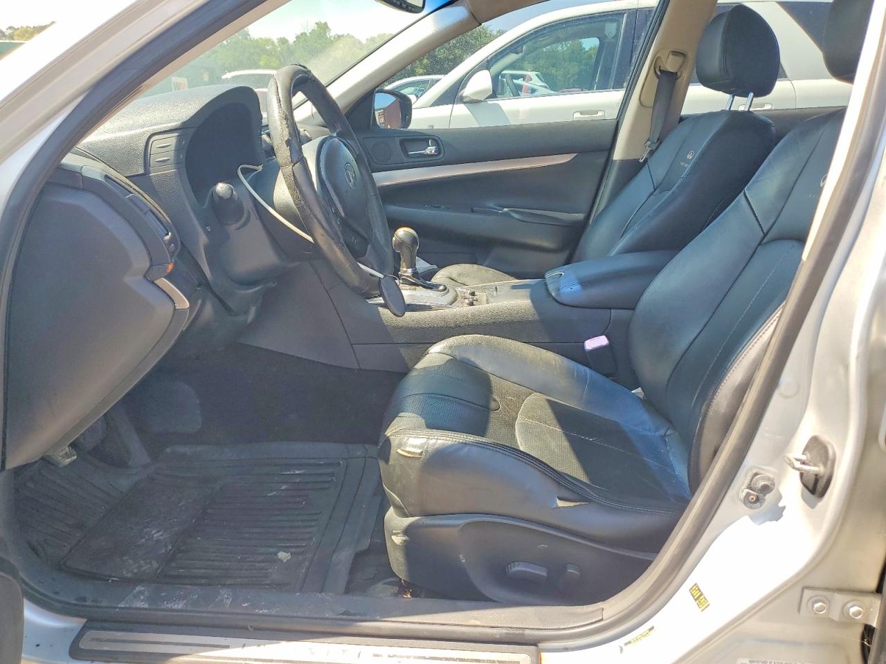 2011 INFINITI G25