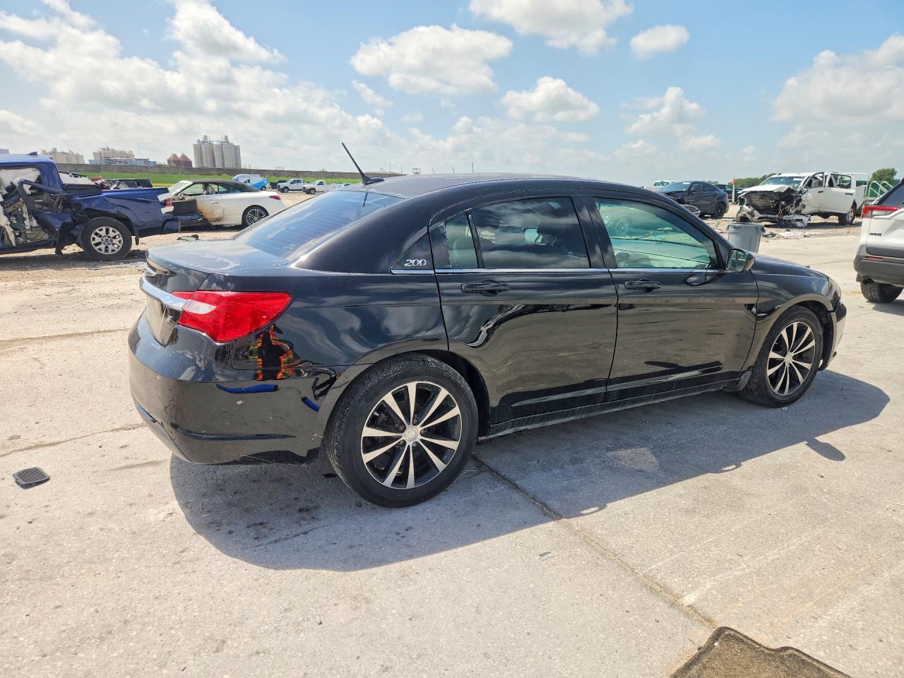 2013 CHRYSLER 200