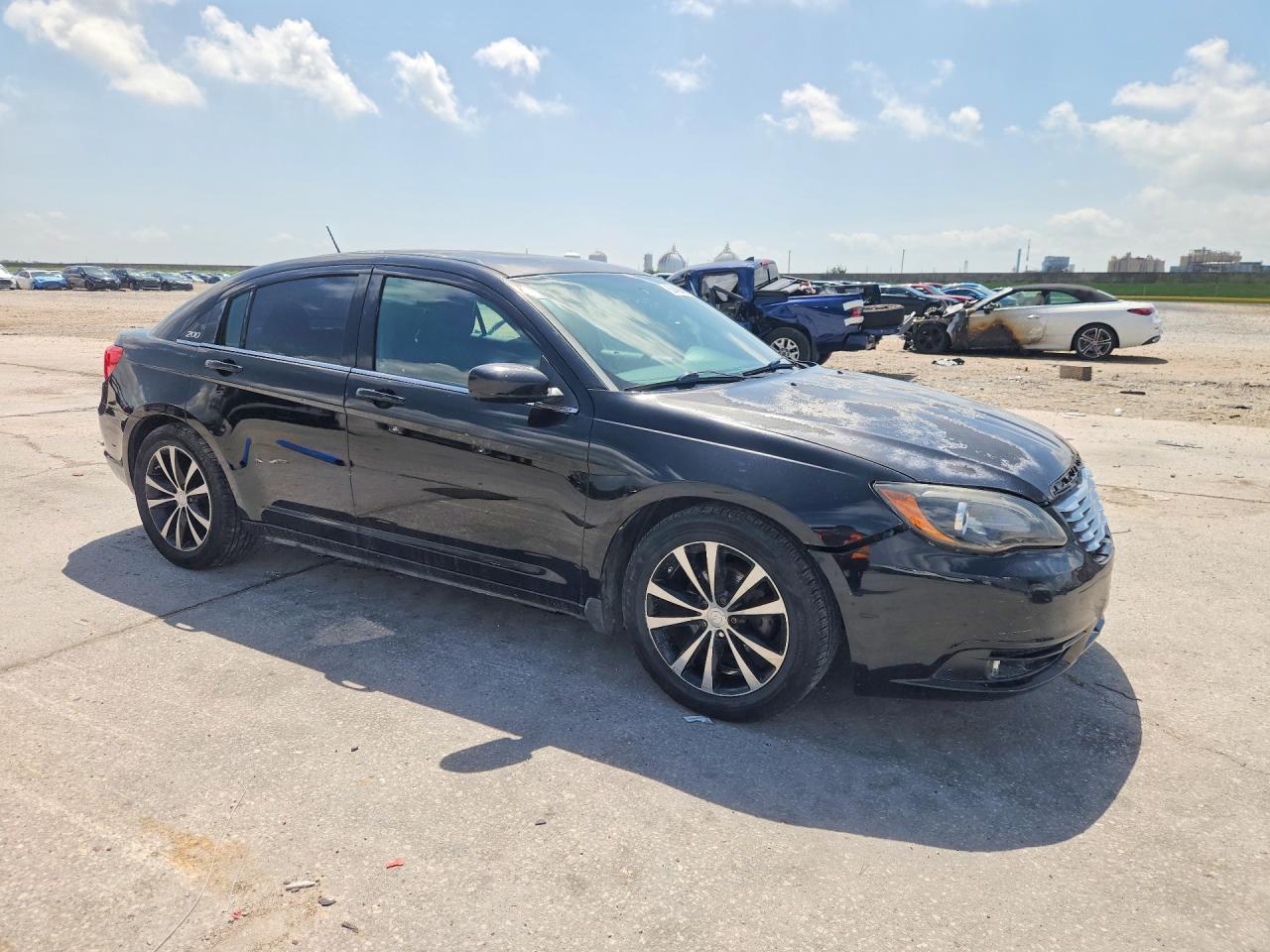 2013 CHRYSLER 200