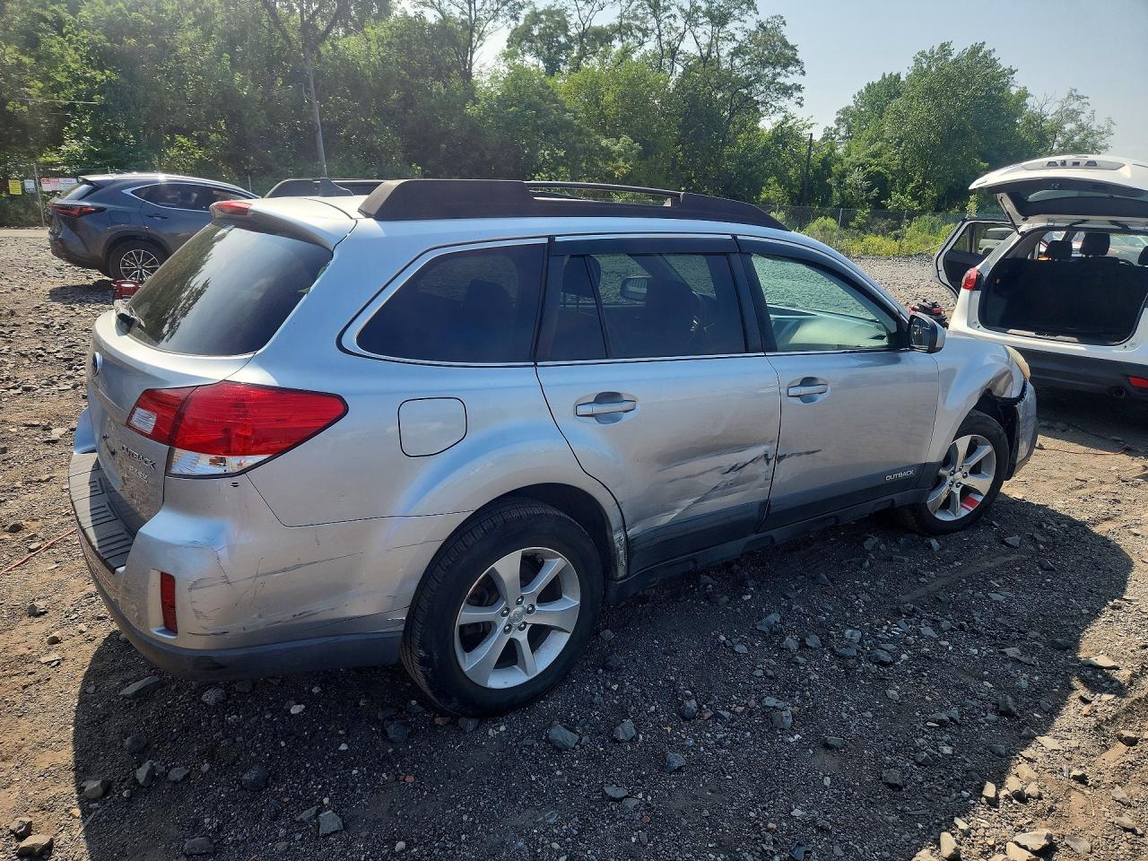 2013 SUBARU OUTBACK