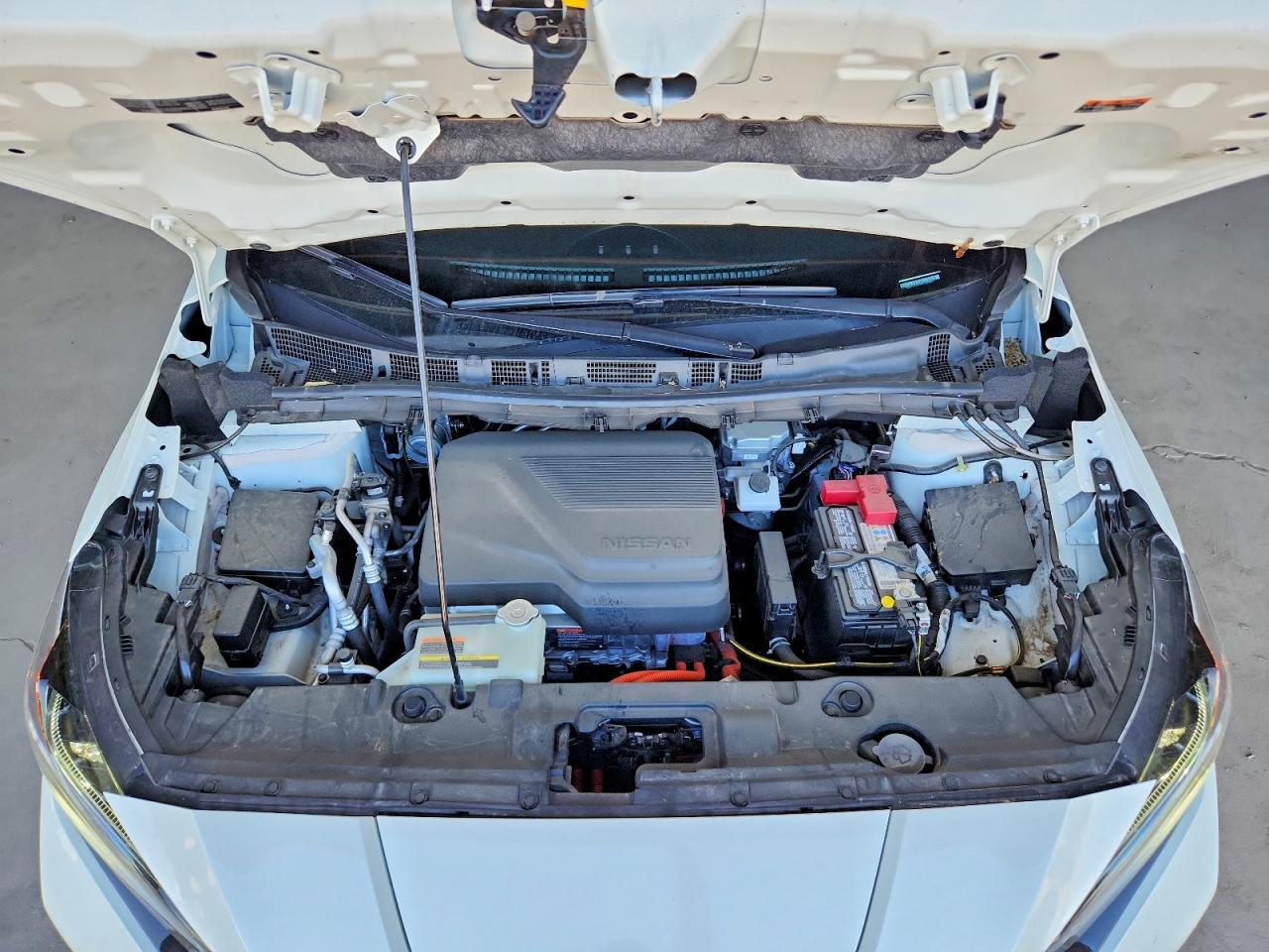 2025 NISSAN LEAF