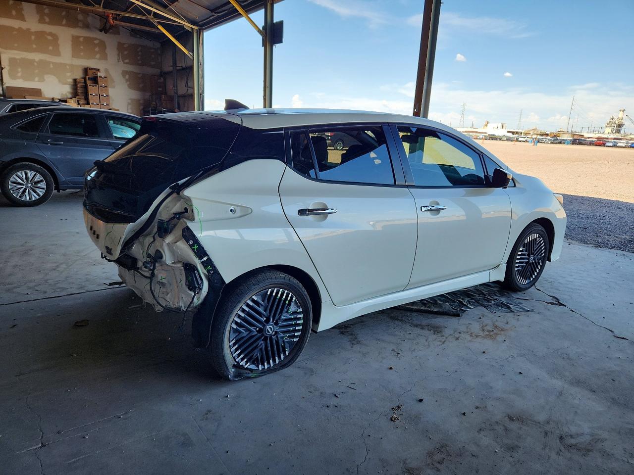 2025 NISSAN LEAF