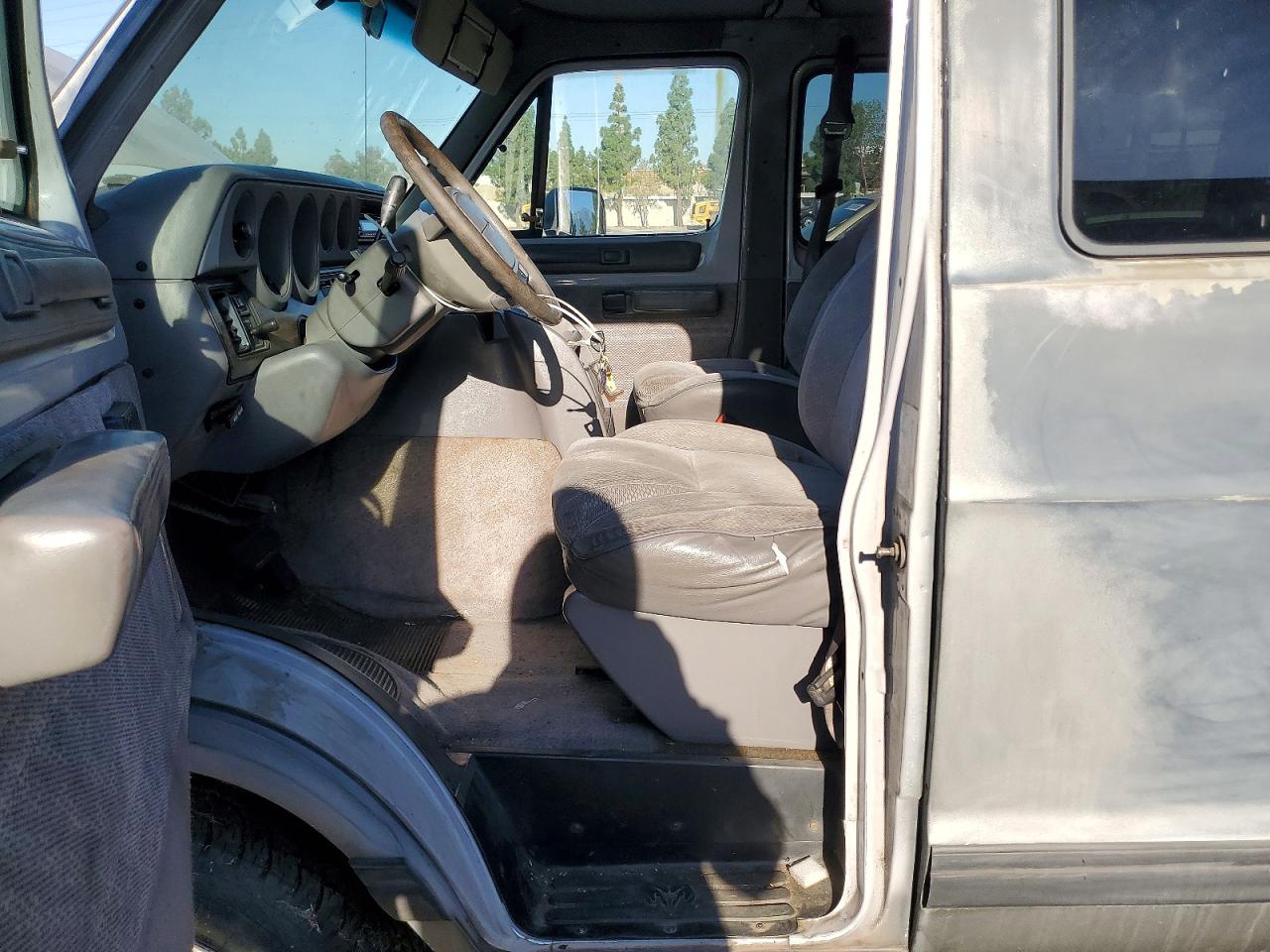 1996 DODGE RAM VAN