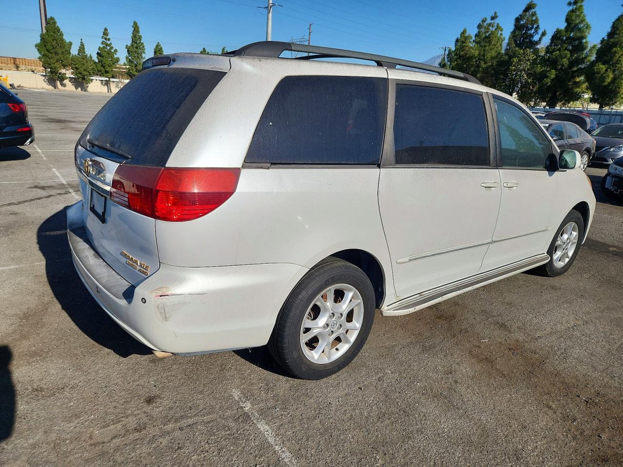 2004 TOYOTA SIENNA