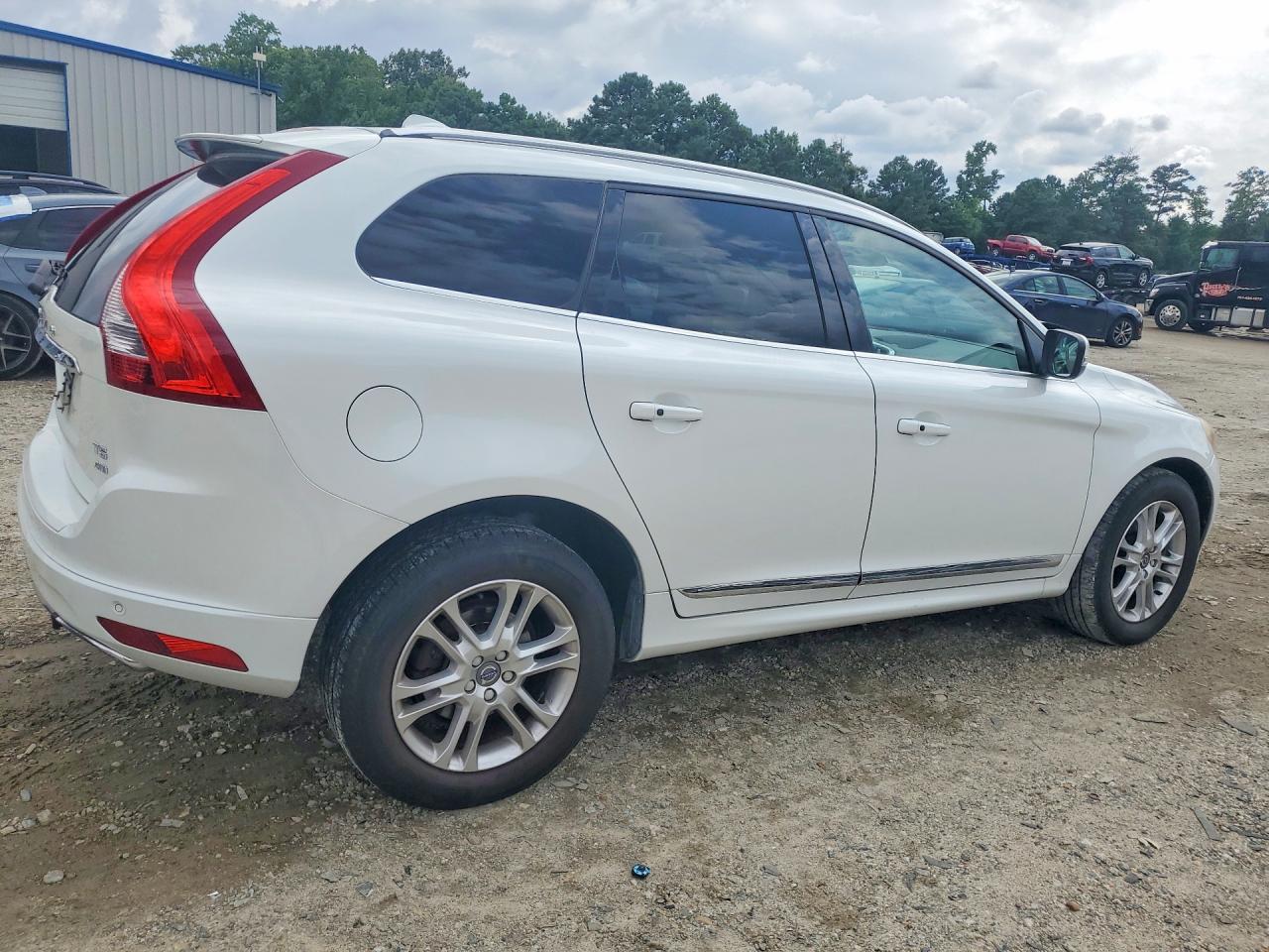 2016 VOLVO XC60