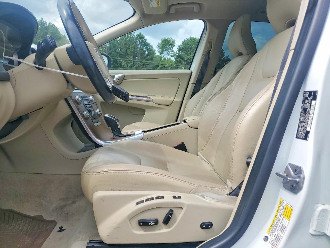 2016 VOLVO XC60