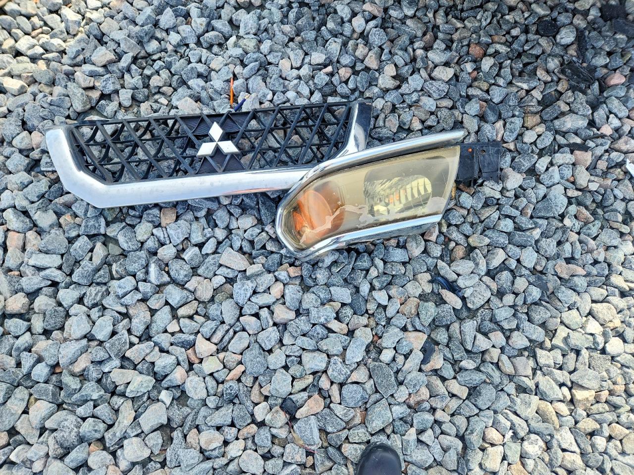 2002 MITSUBISHI MONTERO