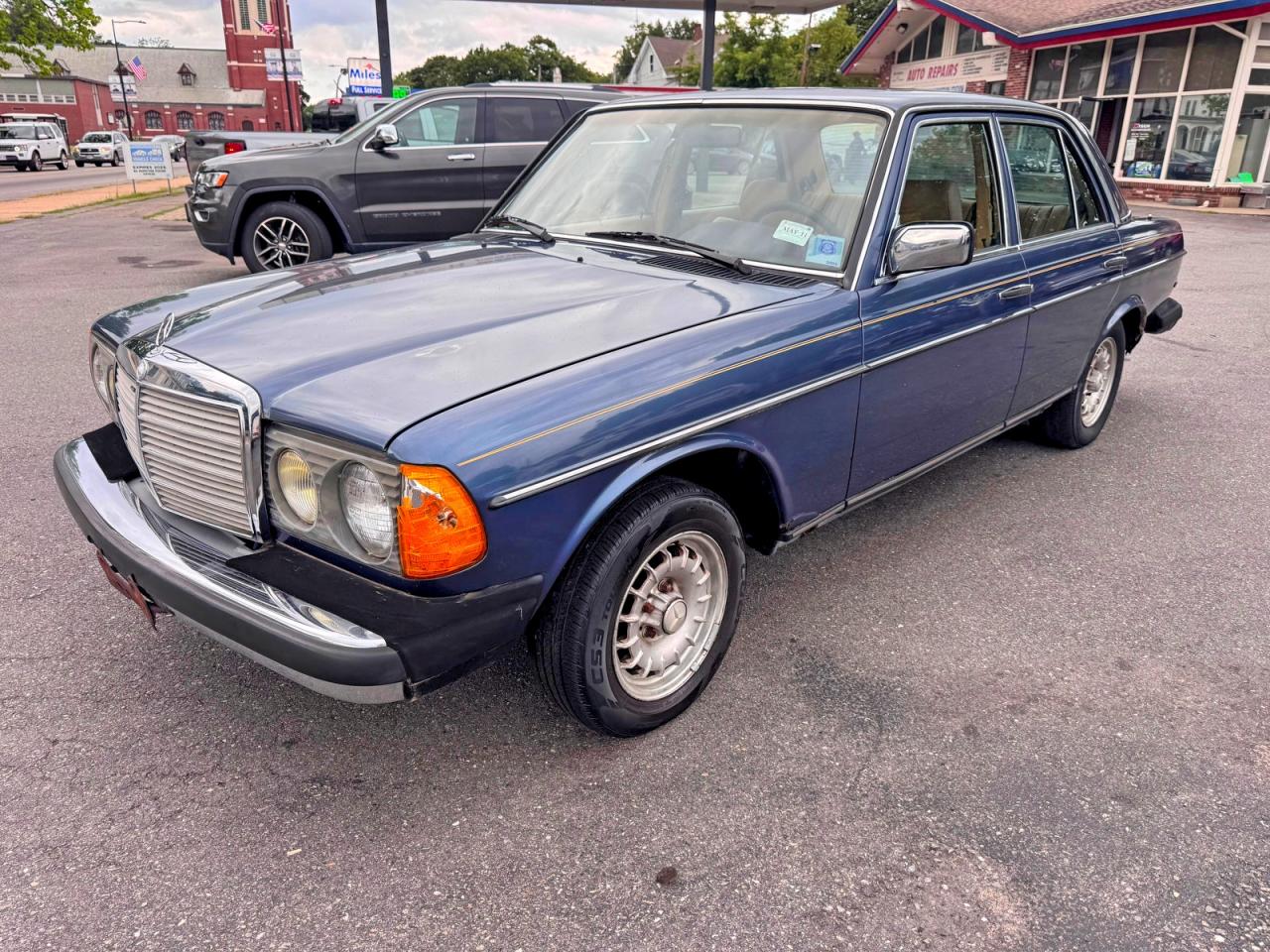 1984 MERCEDES-BENZ 300-CLASS
