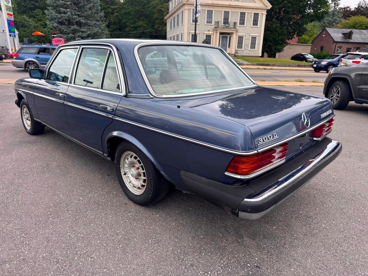 1984 MERCEDES-BENZ 300-CLASS