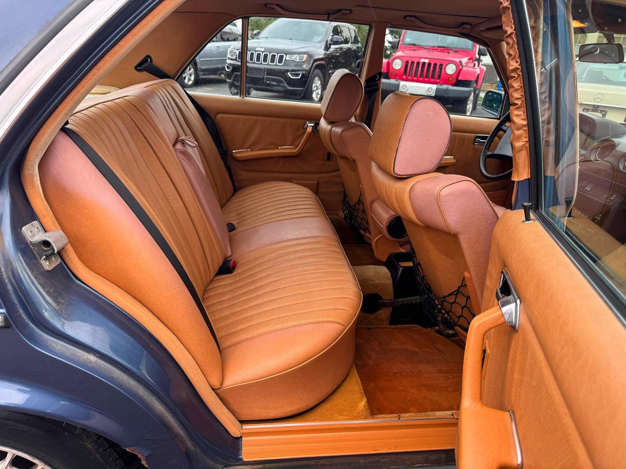 1984 MERCEDES-BENZ 300-CLASS
