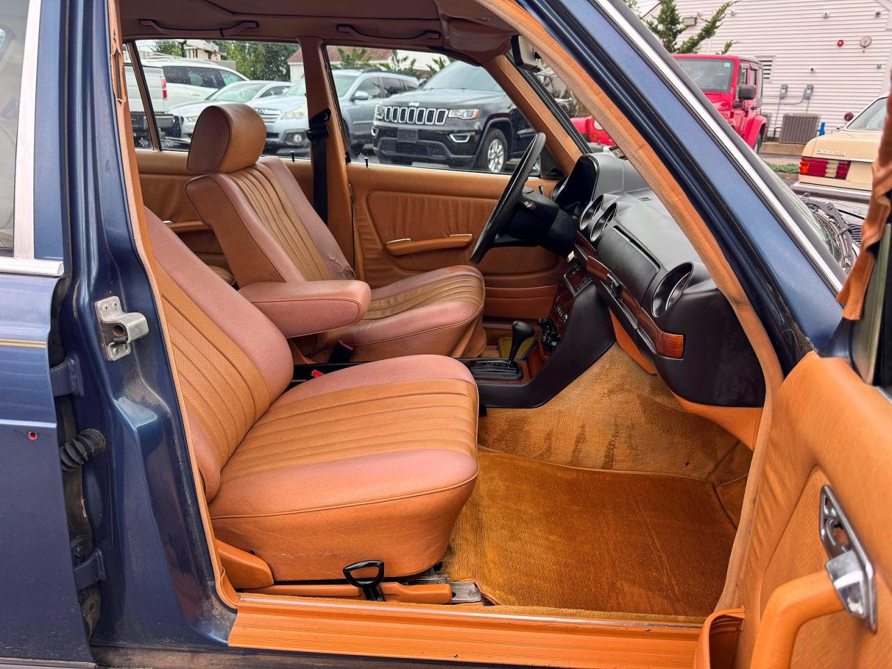 1984 MERCEDES-BENZ 300-CLASS