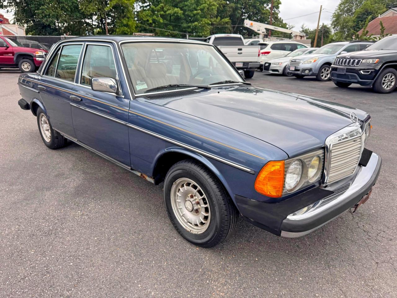 1984 MERCEDES-BENZ 300-CLASS