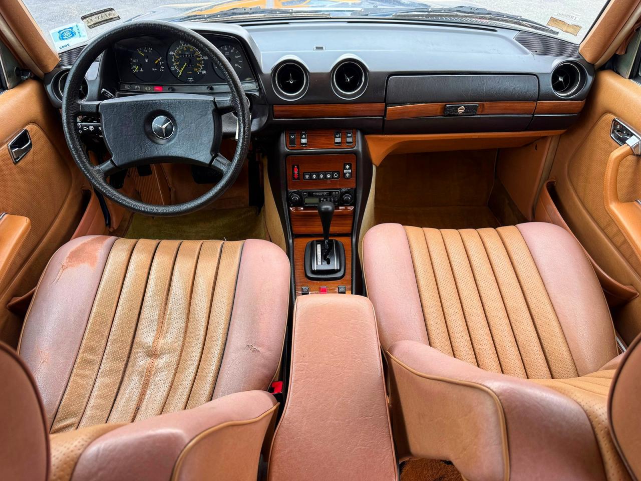 1984 MERCEDES-BENZ 300-CLASS