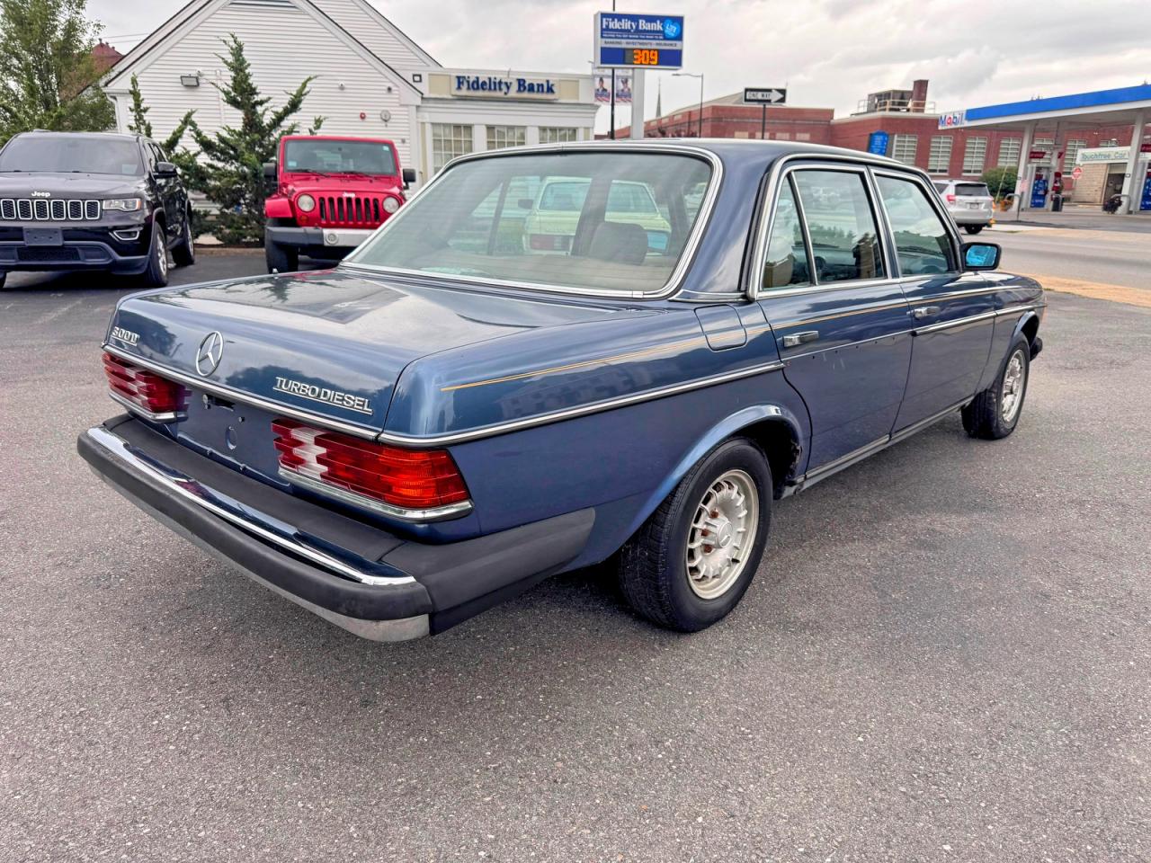 1984 MERCEDES-BENZ 300-CLASS