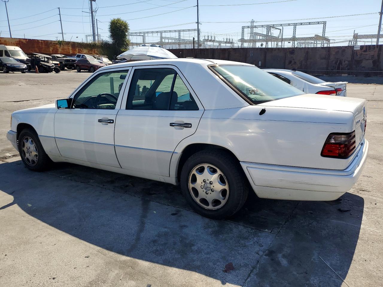 1995 MERCEDES-BENZ E-CLASS