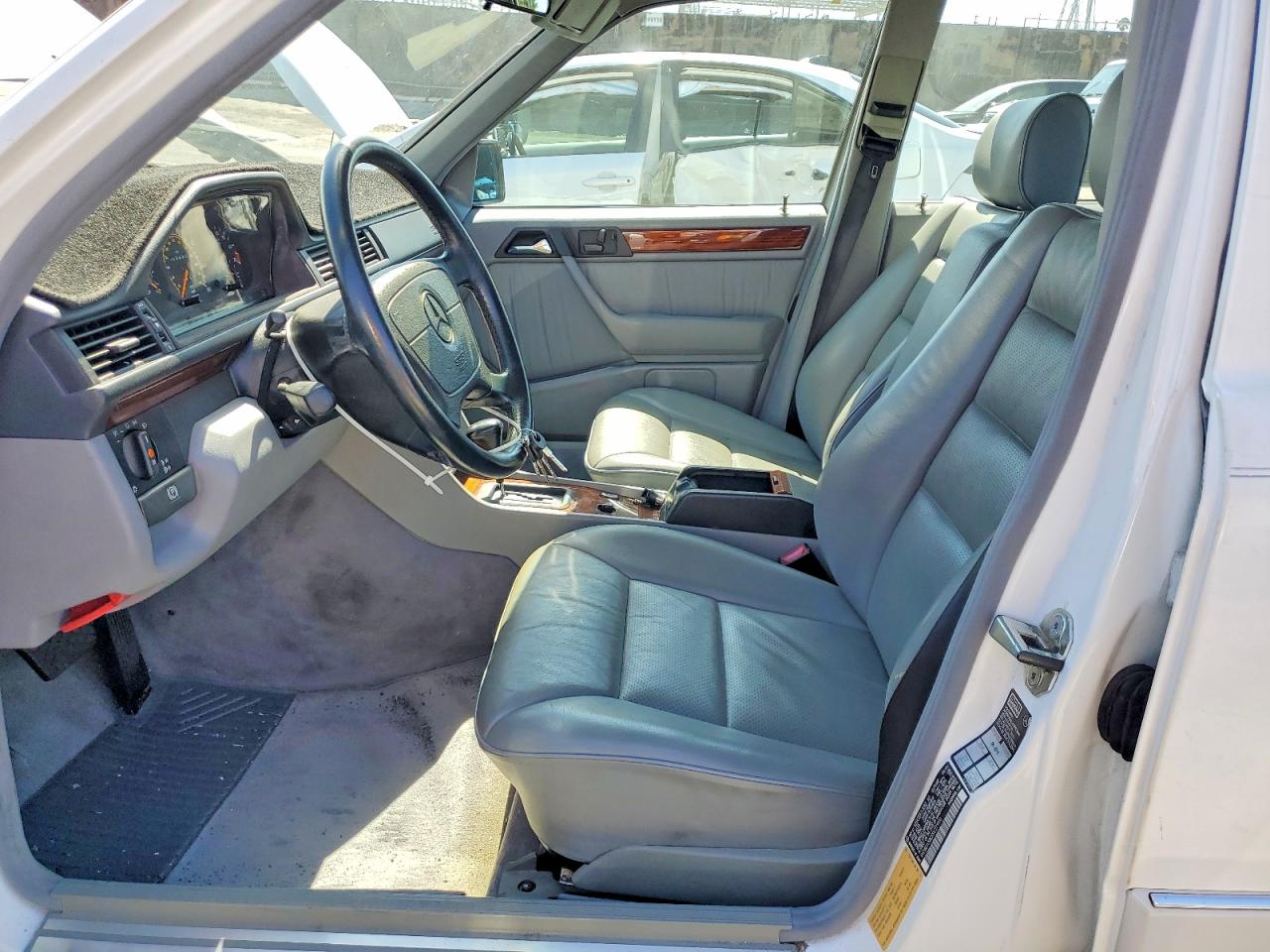 1995 MERCEDES-BENZ E-CLASS