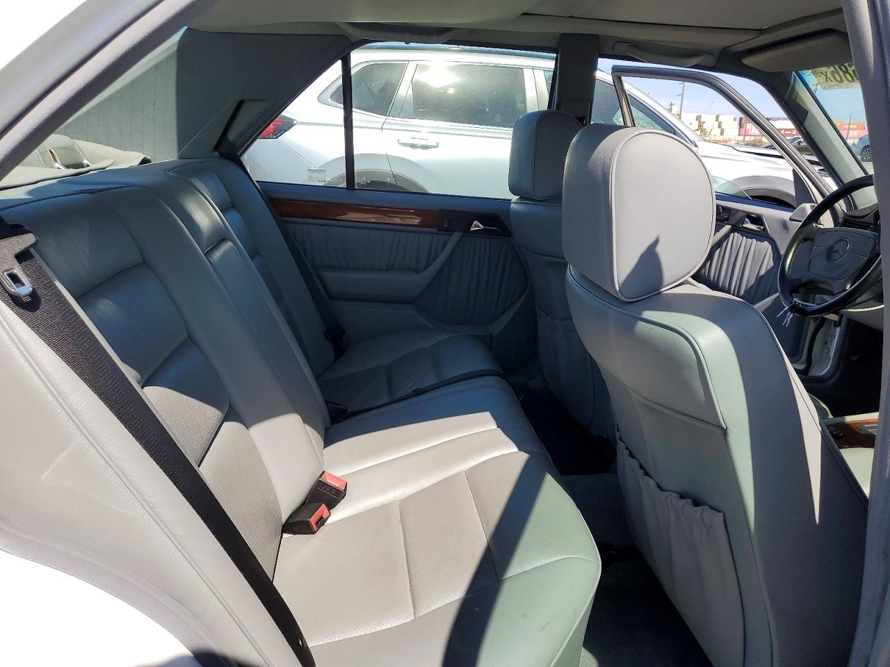 1995 MERCEDES-BENZ E-CLASS