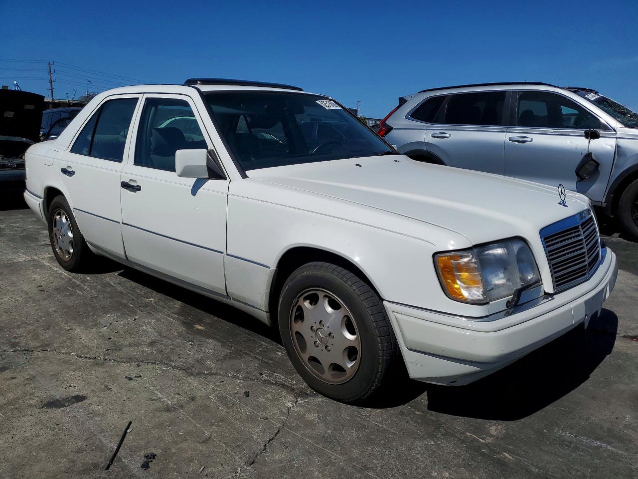 1995 MERCEDES-BENZ E-CLASS