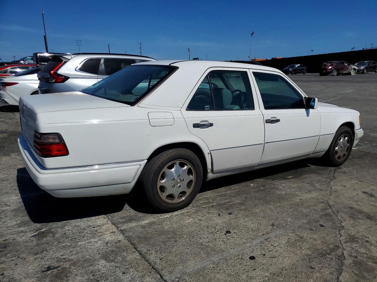 1995 MERCEDES-BENZ E-CLASS