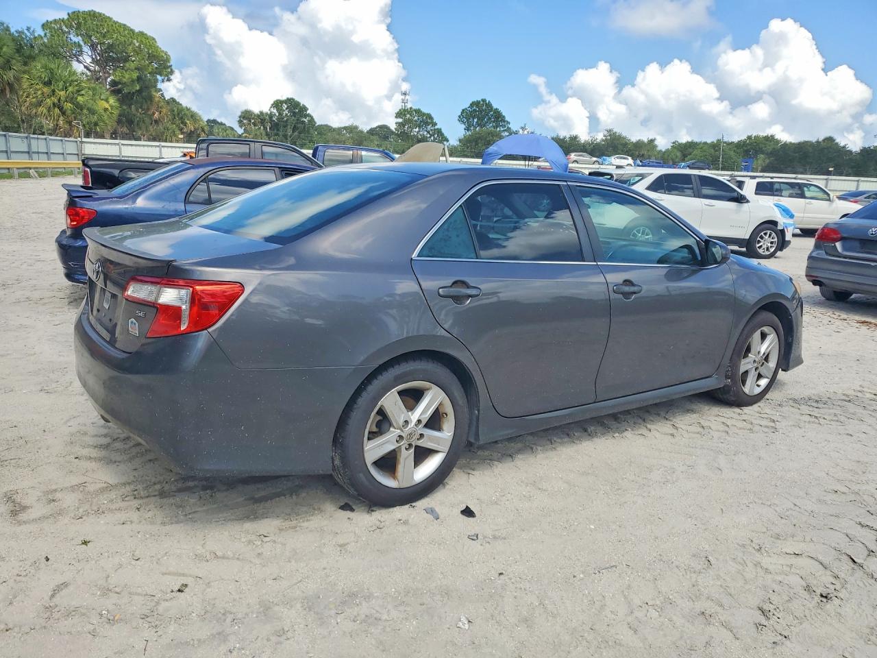 2014 TOYOTA CAMRY